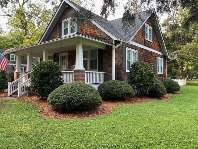 Building Photo - OAKLETTE