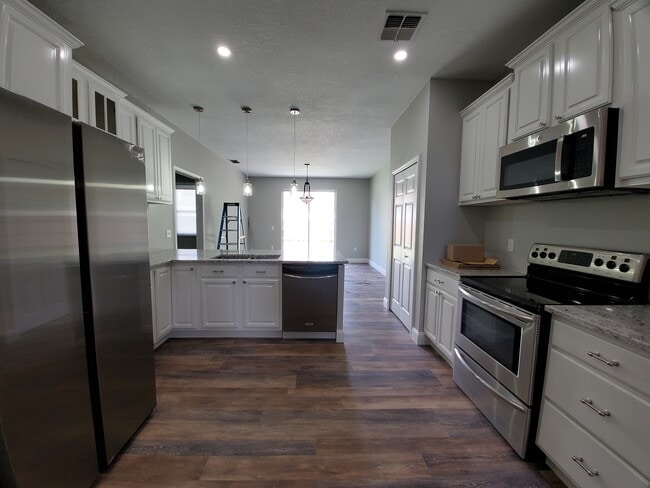 Building Photo - 801 Jade Forest Ave