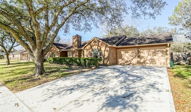 Building Photo - 1309 Oak Hollow Dr