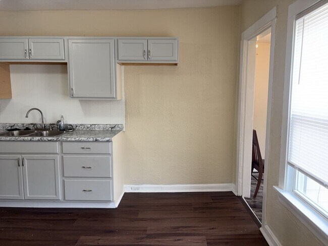 Building Photo - Spacious 5-Bedroom Home with Detached Garage