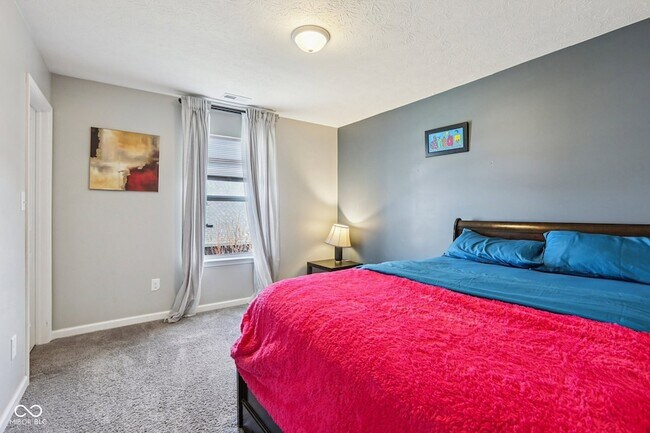 Building Photo - 6673 Laurelwood Dr
