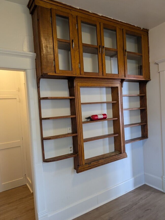 Building Photo - 921 5th St