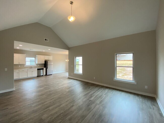 Building Photo - 65 Red Oak Ct