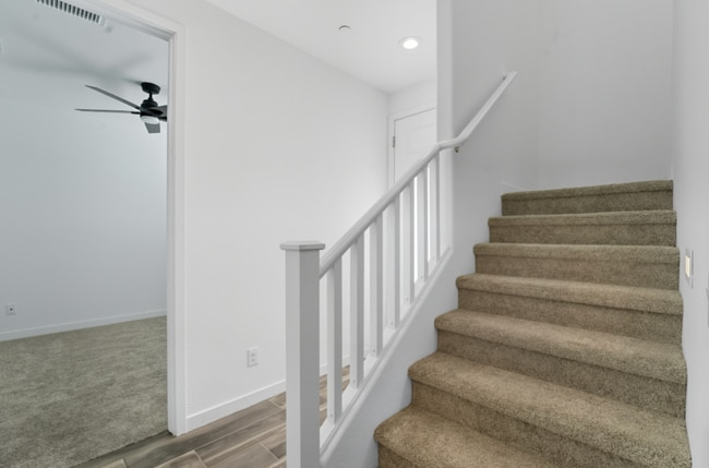 Building Photo - *Like Brand New Luxurious Modern 3 Bedroom 2 Bath Townhome in Warner Meadows!**