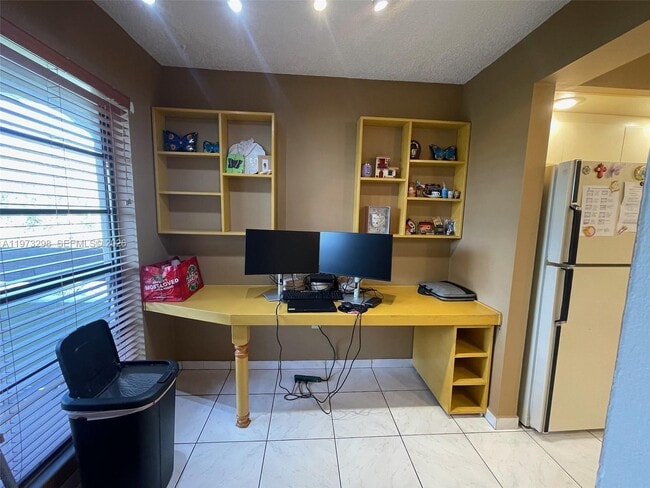 Building Photo - 9010 SW 125th Ave