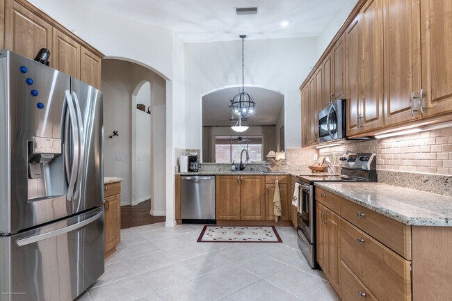 Building Photo - IMMACULATE TURNKEY FURNISHED- NEAR TWIN ISLES COUNTRY GOLF CLUB