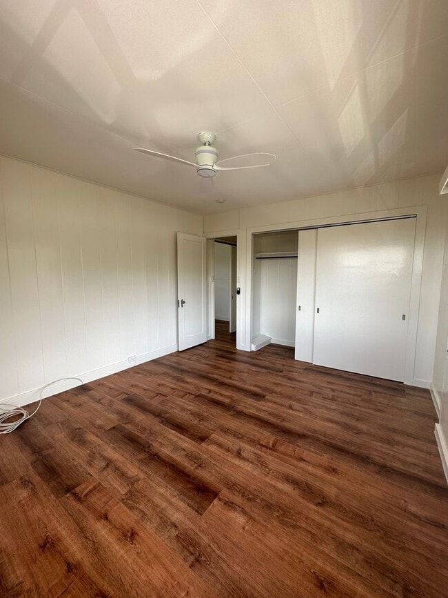 Building Photo - Spacious 2 bedrooms, 1 bath with parking