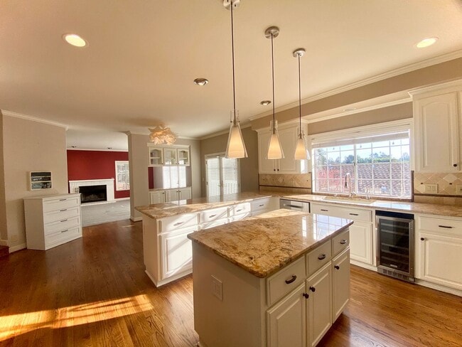 Building Photo - Spacious 5-bedroom Home Located in Niles Neighborhood of Fremont!