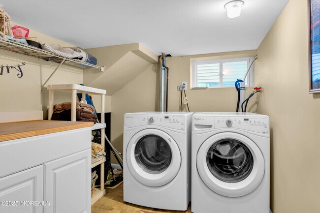 Building Photo - 1003 C St