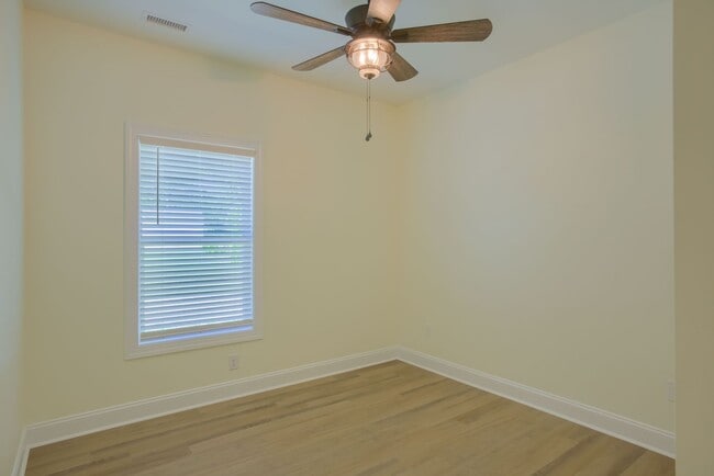 Building Photo - 515 Peru Rd