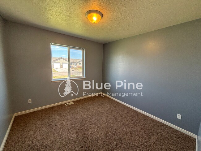 Building Photo - 3920 E Deloy Dr