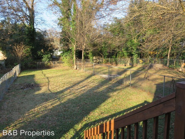 Building Photo - 2324-2326 Lyon St