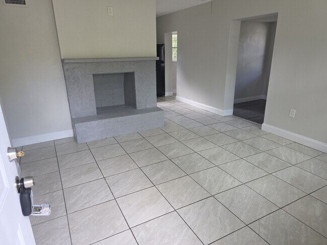Building Photo - 413 Dove Ave