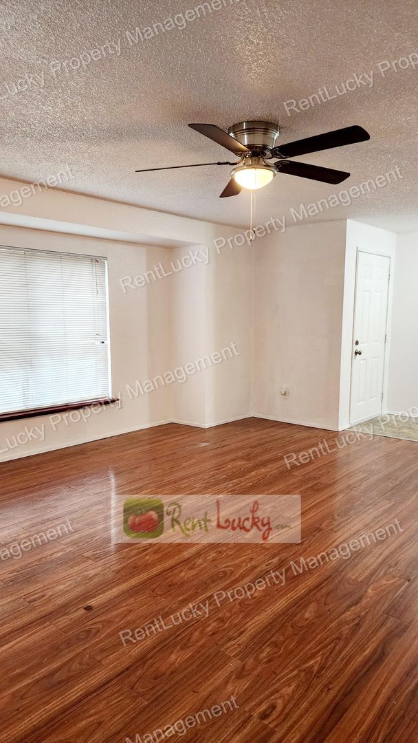 Building Photo - Green-Parkland Duplex