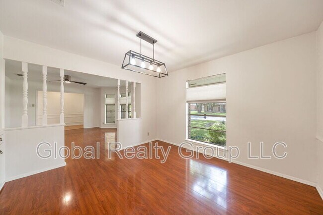 Building Photo - 425 Crestwood Dr