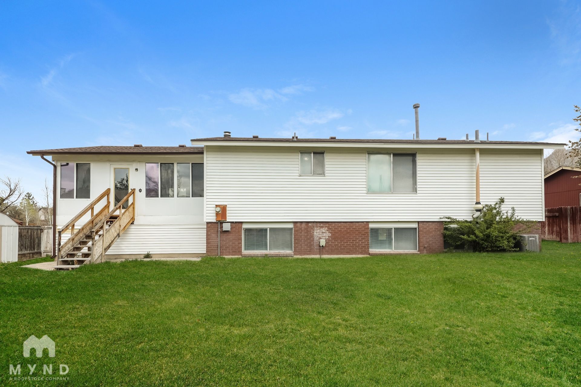 Building Photo - 2460 Woodthrush Dr