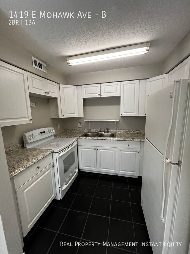 Building Photo - 1419 E Mohawk Ave