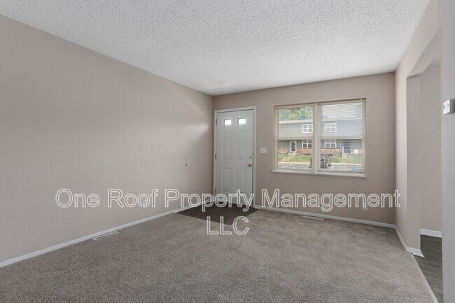 Building Photo - 701 Linwood Dr