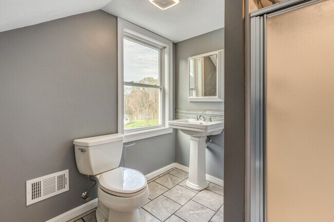 Building Photo - 8 Pluff Ave