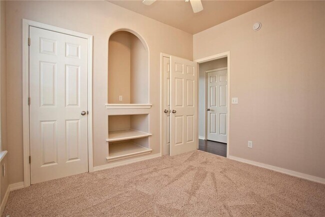 Building Photo - 3004 SW Camden Dr