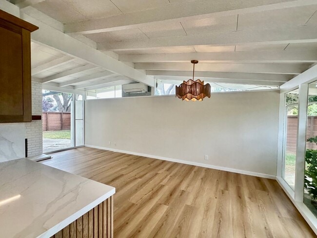 Building Photo - Beautifully Brand New Updated Home- Great Schools- Pet Okay