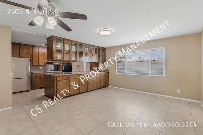 Building Photo - 2505 N 69th St