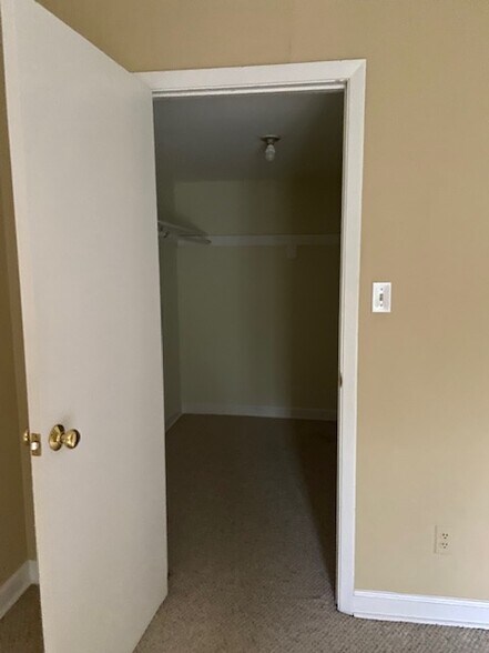 Building Photo - 382 Homeland Southway