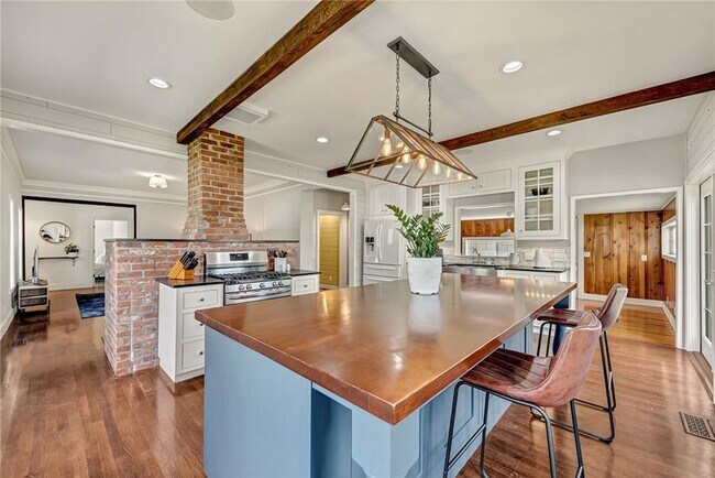 Building Photo - 801 NW C St