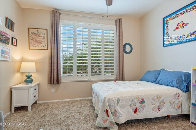 Building Photo - 6486 N Sun Bluff Dr