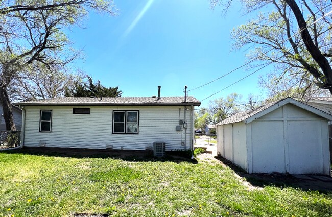 Building Photo - 2216 W Crawford St