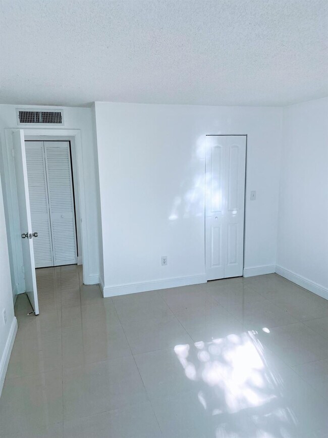 Building Photo - 14201 SW 88th St