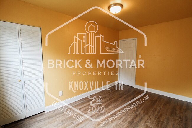 Building Photo - 427 E Caldwell Ave