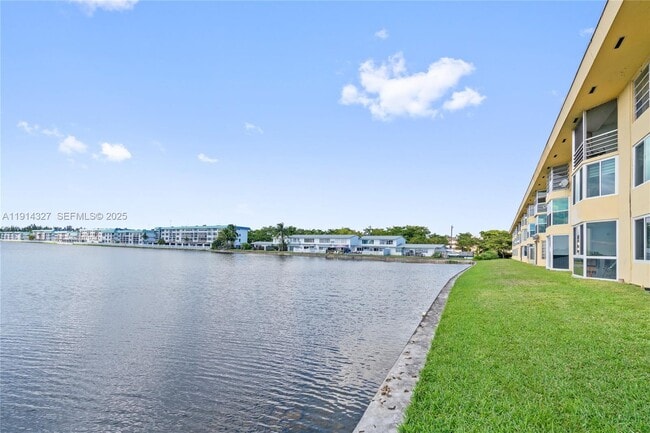 Building Photo - 1300 NE 191st St