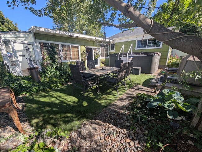 Building Photo - Stunning 4 Bedroom Normal Hill House - Pet-Friendly!