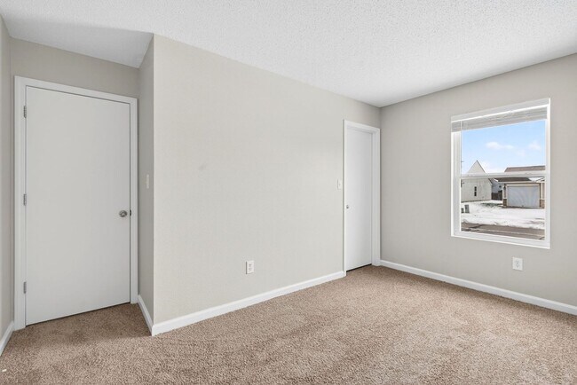 Building Photo - Gorgeous 3 Bed 2 Bath in Quiet Neighborhood!