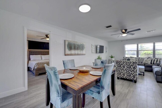 Building Photo - 543 SE Greenway Terrace