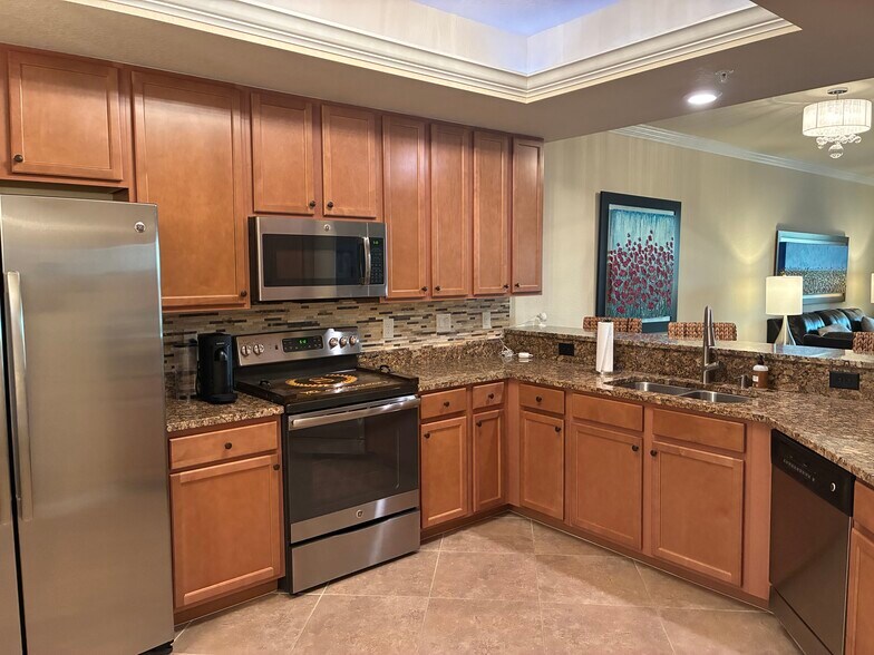 Building Photo - 9532 Avellino Way