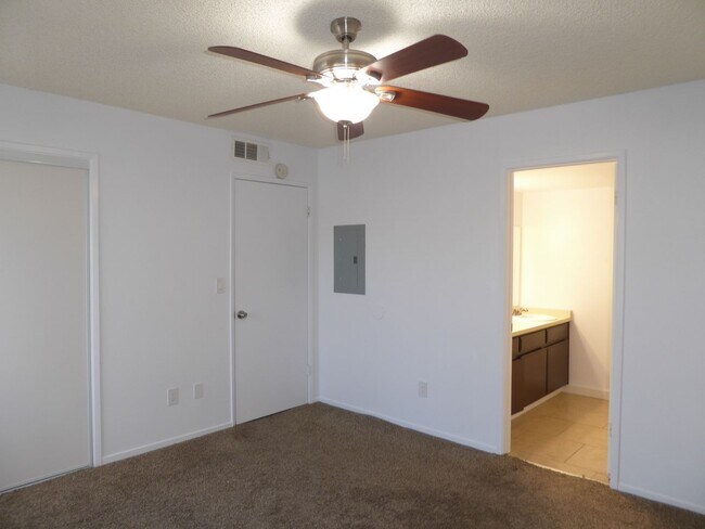 Building Photo - 824 Capehart Ct