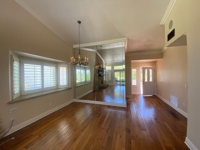 Building Photo - 2 Bedroom, 2 Bath Home with Golf Course View!