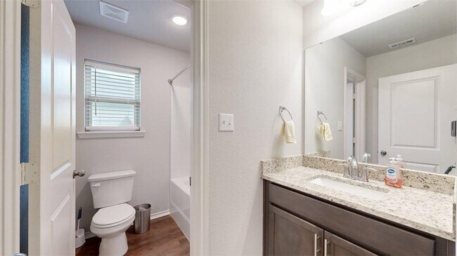 Building Photo - 803 Meadow Brook Dr