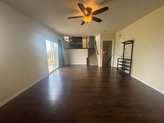 Building Photo - 803 Foxwood Dr