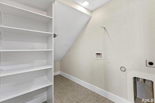 Building Photo - 2225 Katy Ln