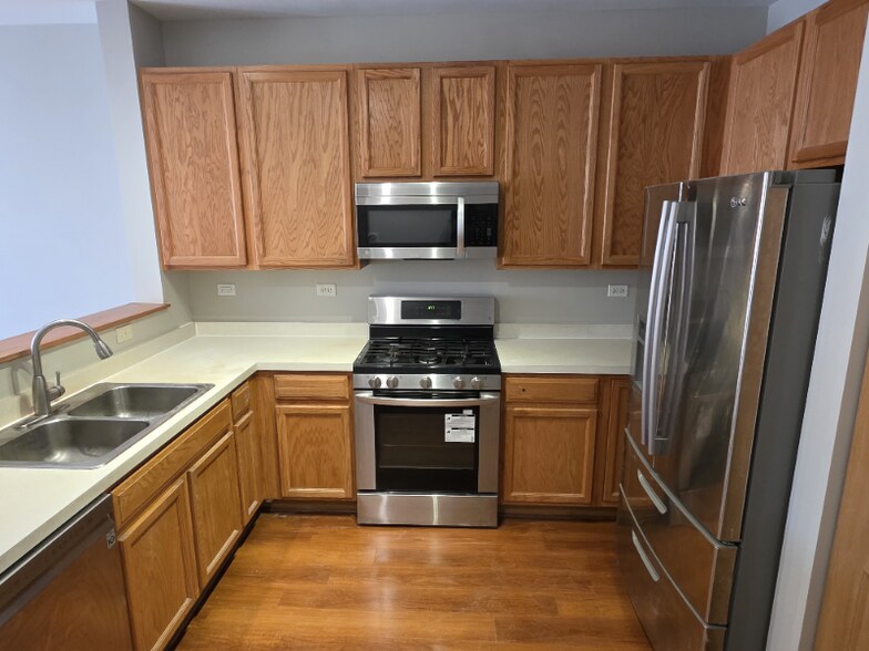 Building Photo - 2410 Oneida Ln