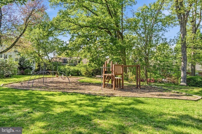 Building Photo - Bright Alexandria Condo with Private Patio & Community Pool!