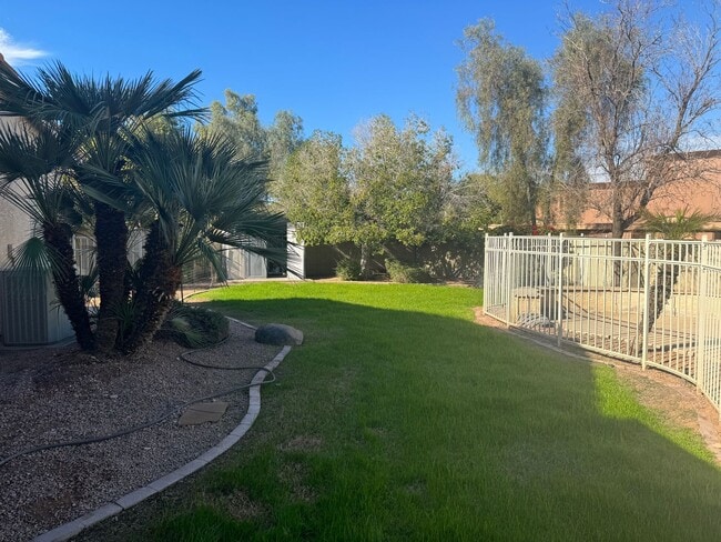 Building Photo - GORGEOUS 3 BEDROOM 2 BATH CUL DE SAC HOME FOR RENT