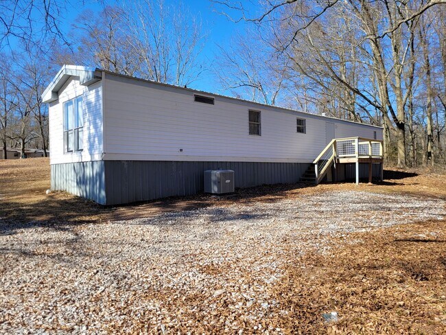 Building Photo - PRE- LEASING-now accepting application- Fo...