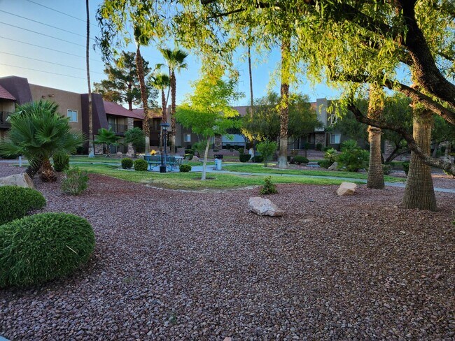 Building Photo - 4981 River Glen Dr