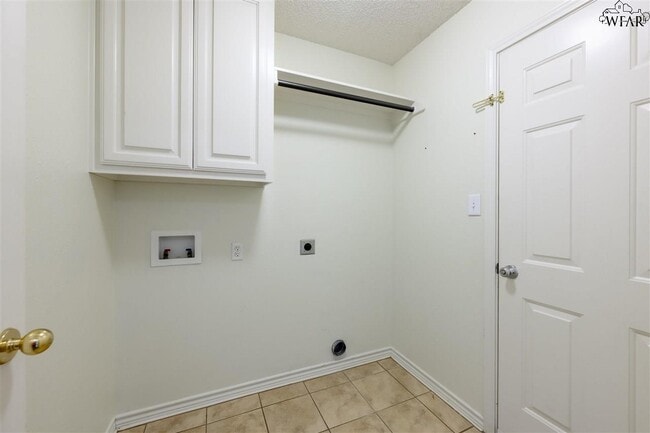 Building Photo - 6017 Van Dorn Dr