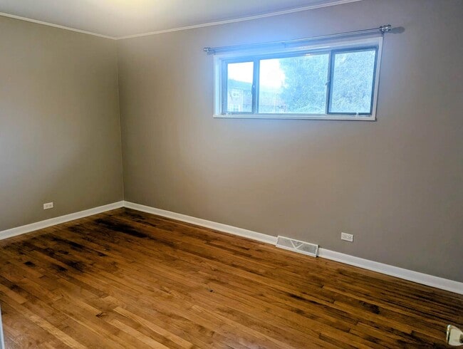 Building Photo - 413 W Palatine Rd