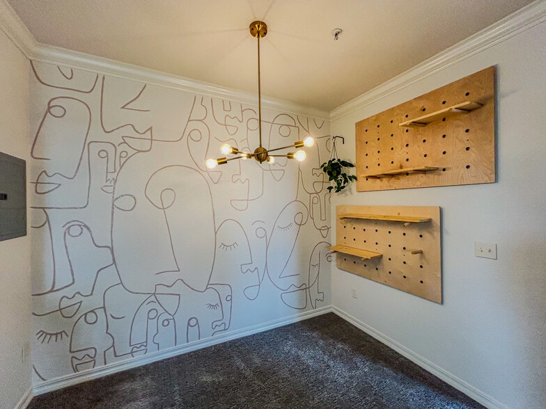 Dining area and mural - 5378 Palomino Ranch Pt
